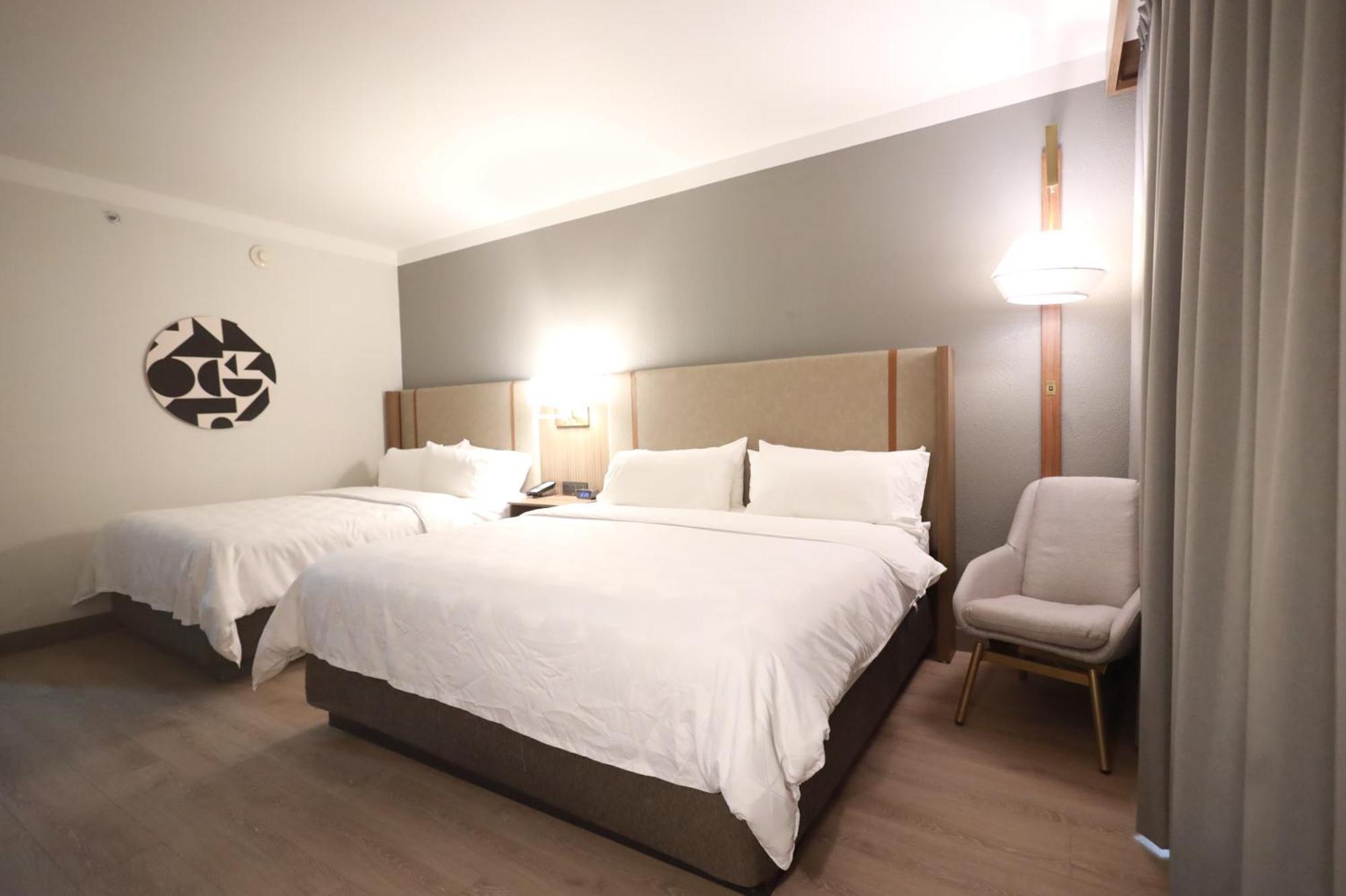 Hotel By Ihg